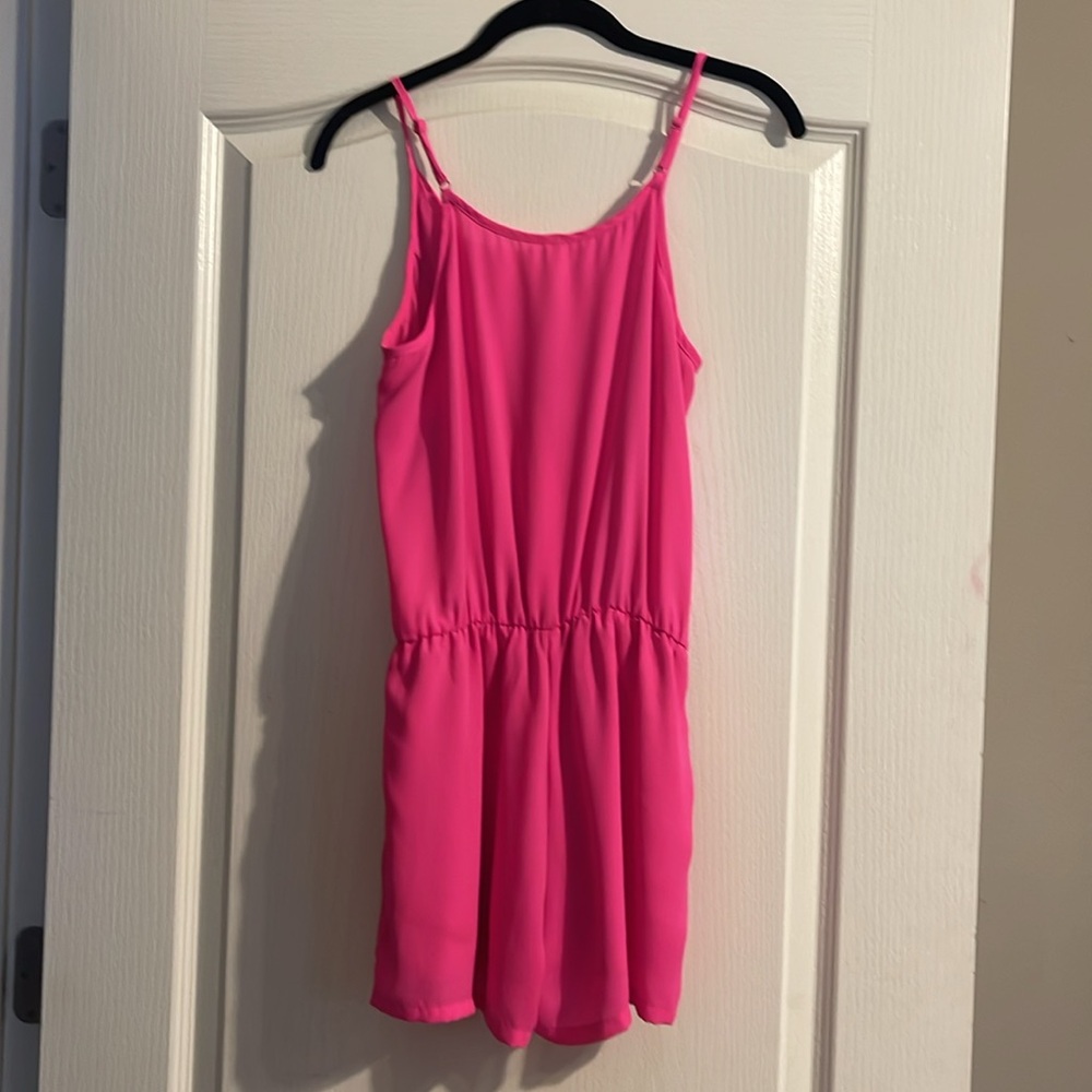 Pink super flattering romper - Picture 2 of 5